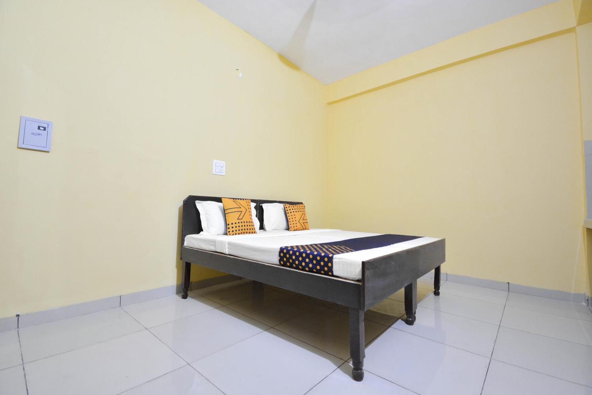 Spot On Hotel Diamond Sohana Екстер'єр фото